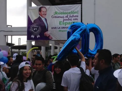 Esparza Ortiz se compromete con los universitarios en mejorar los espacios deportivos