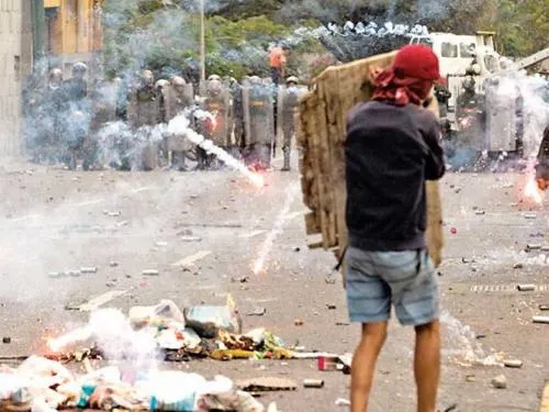 La Fiscalía confirma muerte de estudiante; crisis política en Venezuela
