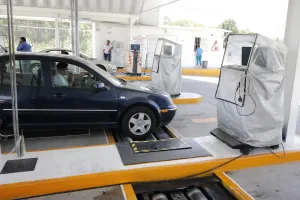 Once verificentros operan de manera permanente: Riestra Piña