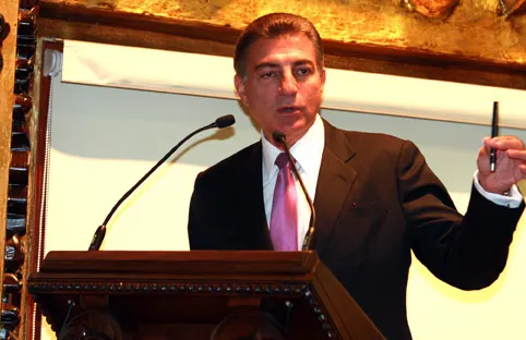 Tony Gali saca ventaja en encuestas y se perfila como candidato del PAN
