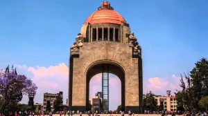 Reportan en CDMX intento de suicidio en Monumento a la Revolución