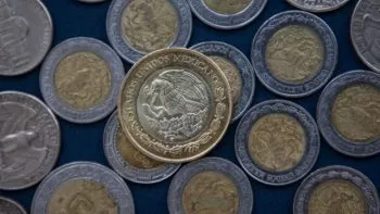 Peso mexicano cae nuevamente por preocupaciones sobre la recesión mundial