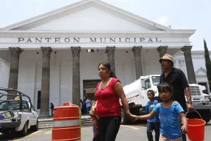 Ayuntamiento inicia operativo en panteones por 10 de mayo