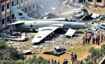 Avión militar se estrella en escuela de Bangladesh: 19 muertos y más de 160 heridos