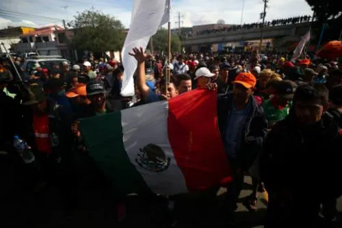 México permitiría a migrantes esperar mientras EU procesa asilo