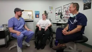 La estrella de YouTube MrBeast paga las cirugías de cataratas de mil personas