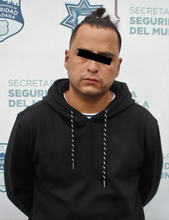 La SSC detuvo a dos hombres presuntamente dedicados al robo de vehículo y en transporte público