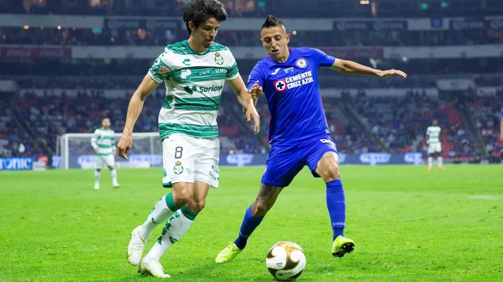 Santos y Cruz Azul se van al descanso con empate global