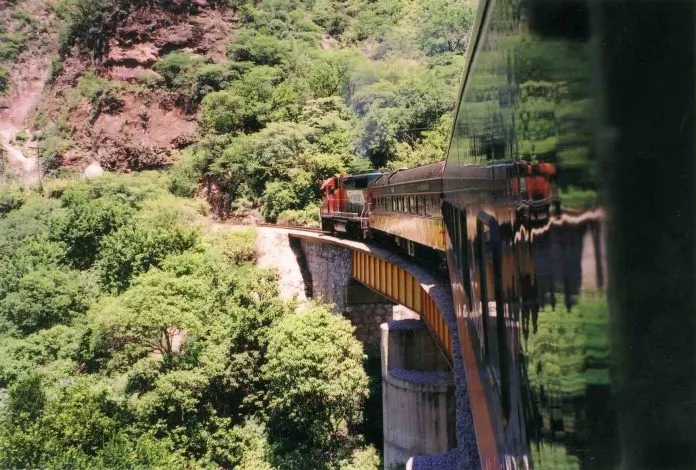 Viajes en tren que puedes hacer por México