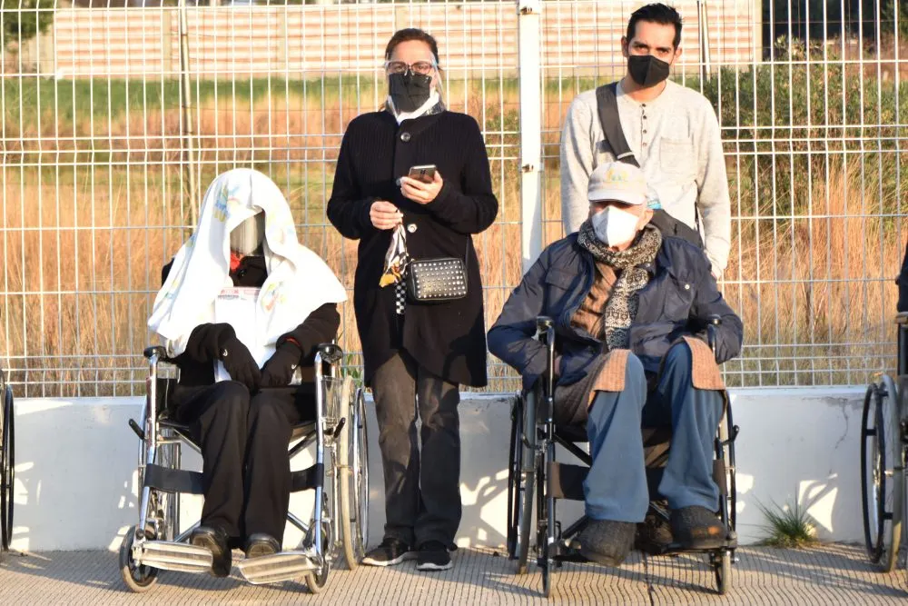Habilitan unidades móviles de vacunación contra Covid-19 para adultos mayores con imposibilidad de trasladarse