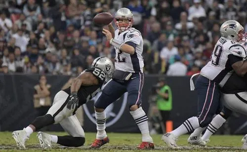 Patriotas apalean a los Raiders en el Azteca