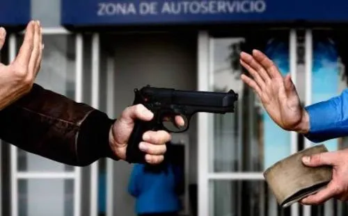 Asaltan a cuentahabiente le roban 30 mil pesos en Agua Santa