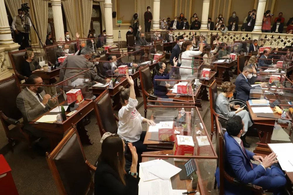 La bancada panista en el Congreso local, sin pies, ni cabeza