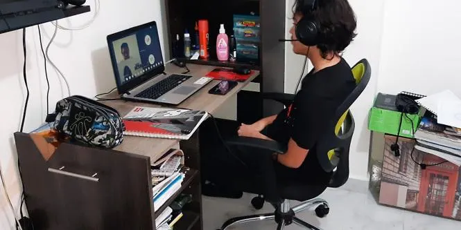 Escuelas de EU alistan regreso a clases virtuales por variante Ómicron