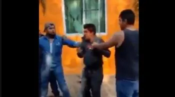 Golpean a presunto ladrón en San Francisco Ocotlán