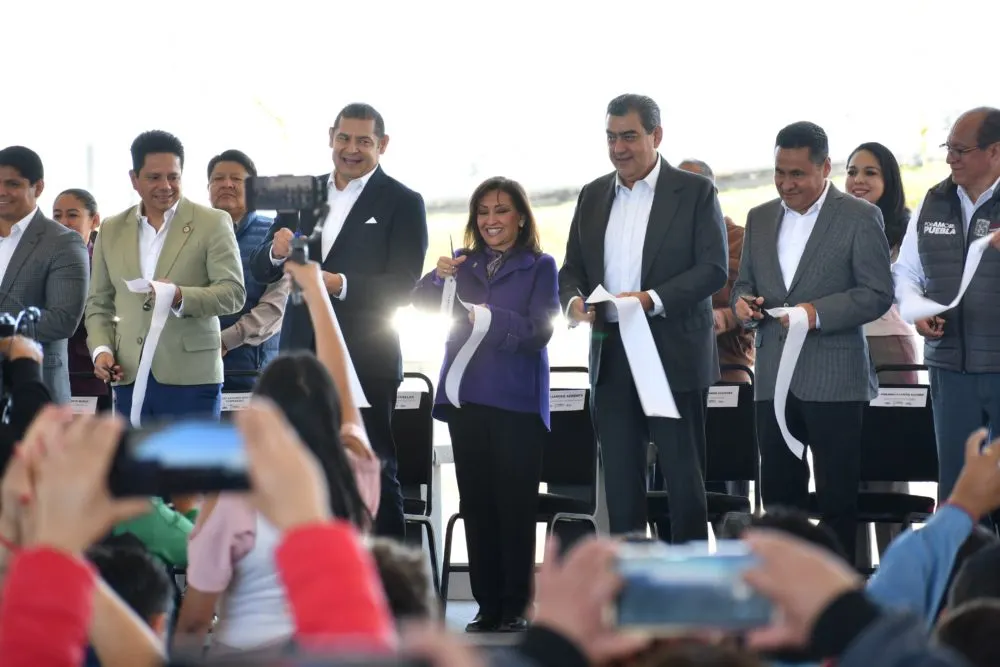 Sergio Salomón reaparece en la inauguración del Distribuidor Vial Puebla-Tlaxcala; Armenta defiende proyectos heredados