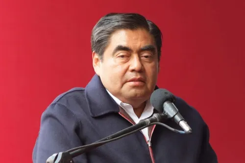 Ataca gobierno estatal el cobro de piso de grupos criminales en Puebla: Barbosa