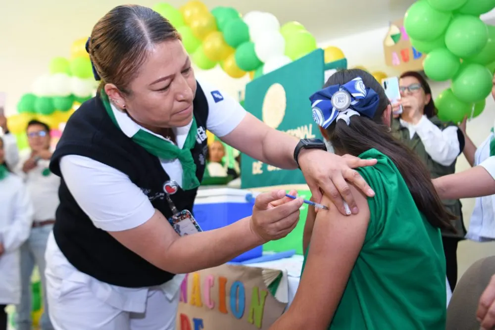 En Puebla, inician Salud e IMSS-Bienestar jornada de vacunación contra el VPH