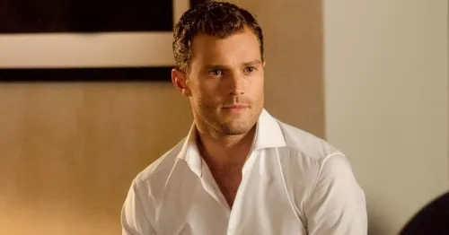 “Christian Grey” se pasea por Cancún y es amable con sus fans