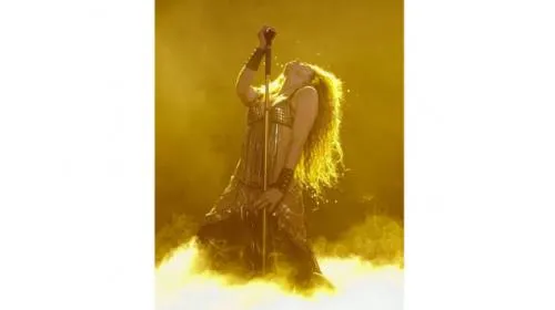 Critican a Shakira por vender símbolo nazi en su gira “El Dorado”