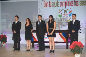 Emilio Macedo, ganador del primer premio del Magno Sorteo BUAP 2014