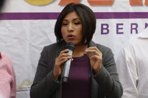 Pide Roxana Luna a regidores aztecas defender su candidatura
