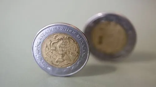 El peso sufre peor descalabro frente al dólar en 12 semanas