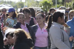 Participación laboral de mujeres asciende al 45 por ciento