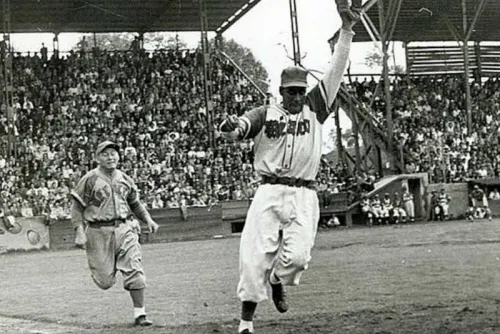 México Rojo debutó el 30 de marzo de 1940 en la Liga Mexicana de Beisbol