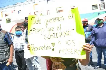 Asociación Civil de Meseros Certificados exigen les entreguen el pago de créditos solicitados 