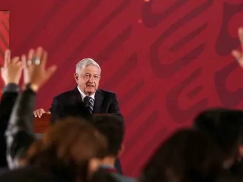 López Obrador atestiguará encuentro entre padres de los 43 y FGR