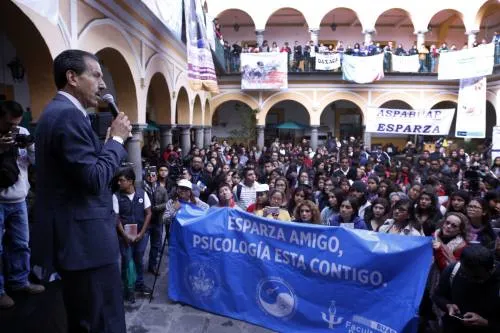 Esparza Ortiz anunció que dotará de nuevas instalaciones a los universitarios de Psicología