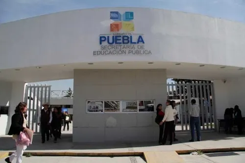 Millonarios contratos en la SEP a favor de personajes vinculados a la propia Secretaría