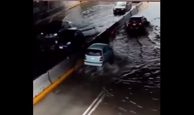 Inunda lluvia puente de San Felipe y paso a desnivel de San José en Puebla