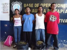 Policías Estatales aseguraron a 4 presuntos narcomenudistas en la región de Chiautla de Tapia