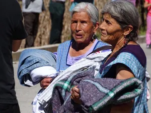 CTM entrega ropa en comunidades más pobres de Teziutlán