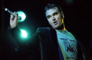 Morrissey suspende gira por AL tras intoxicación alimenticia