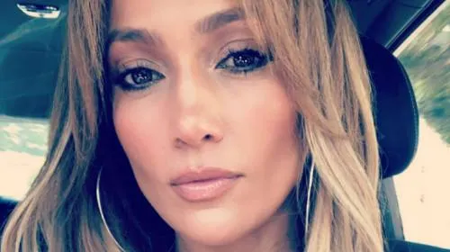 Jennifer Lopez impacta con sus músculos de acero