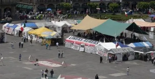 SME levanta plantón por fiestas patrias en el zócalo del DF