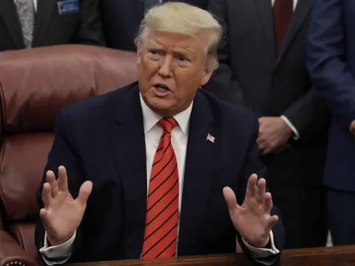 Acusan a Trump de intervenir para reducir condena de su amigo