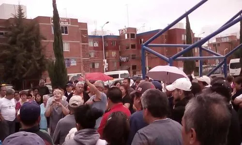 Denuncian habitantes corte de agua potable, no han pagado este servicio desde 1999