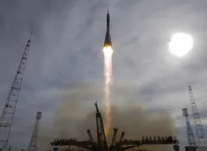 Despega nave rusa con tres astronautas rumbo a la EEI