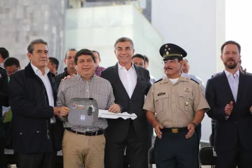 Tony Gali entrega más equipamiento a las fuerzas policíacas del estado