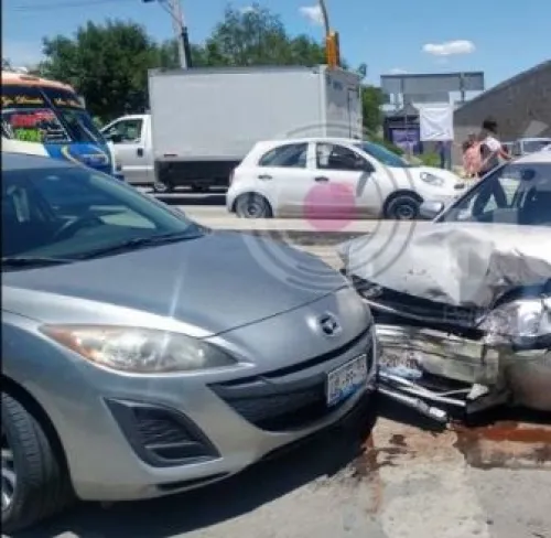 Dos heridos, saldo de choque en la junta auxiliar San Francisco Totimehuacan