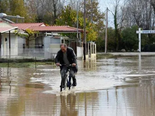 Inundaciones al oeste de Atenas dejan ya 19 muertos