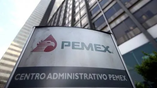 Pemex, foco amarillo para nota soberana