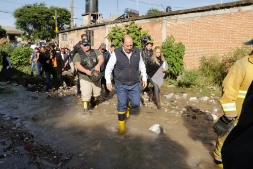 Ofrece Gobierno del Estado atención integral a afectados por deslave en Santo Tomás Chautla