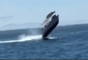 VIDEO Bote choca contra ballena en Baja California Sur; hay seis heridos