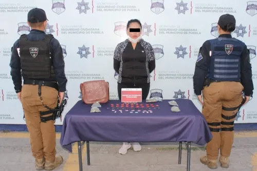 Detuvo policía municipal de Puebla a probable narcomenudistas