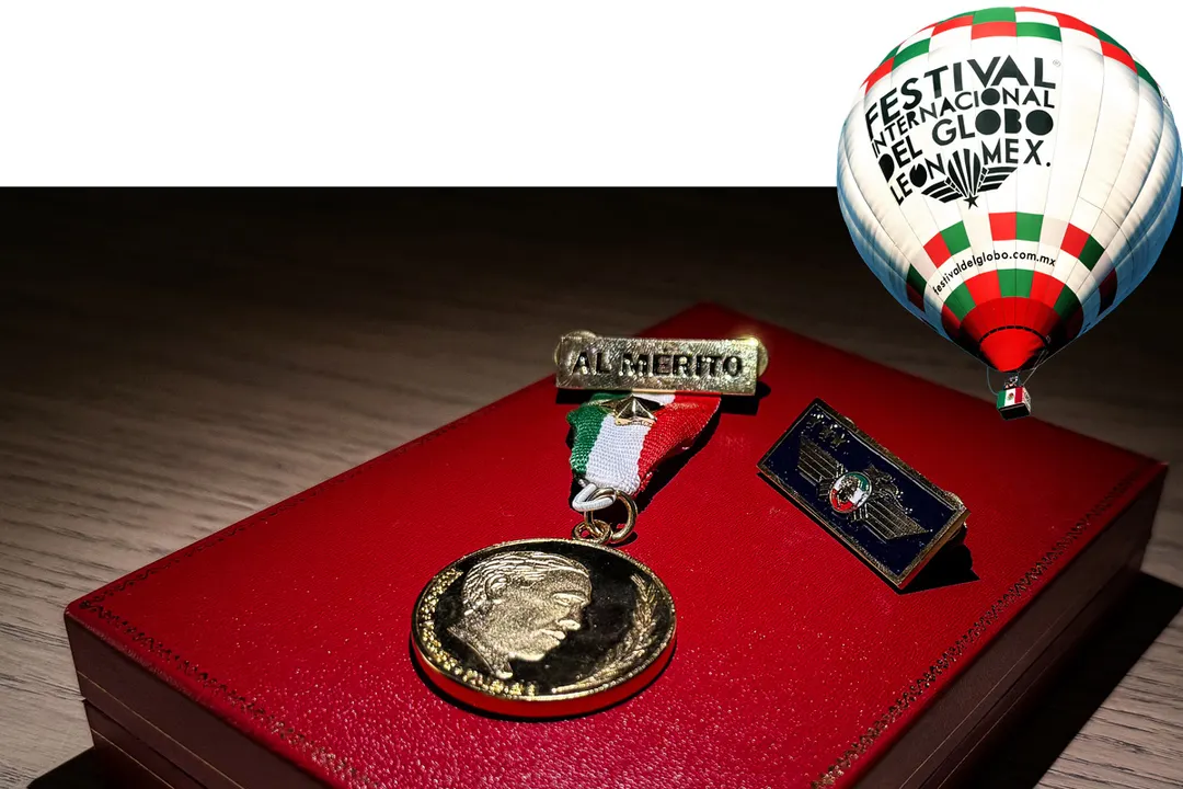 Presea Y Placa A P Emilio Carranza Globo Fig Leon